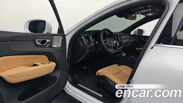 Volvo XC60 2025 thumb 10