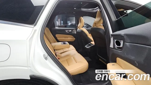 Volvo XC60 2025 thumb 11