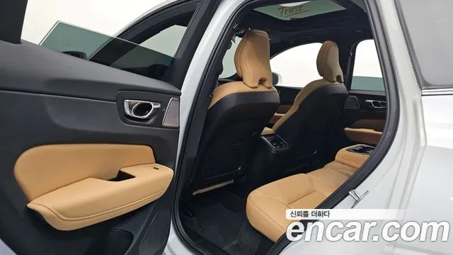 Volvo XC60 2025 thumb 12