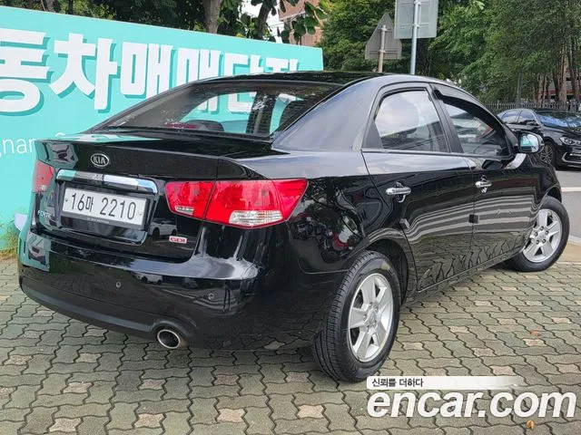 Kia Carens 2010 thumb 2