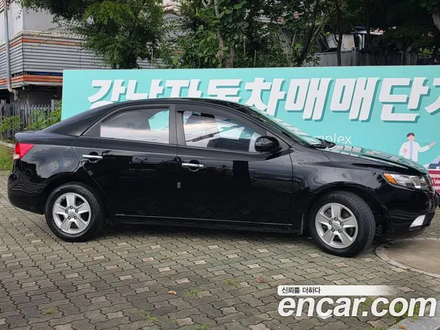 Kia Carens 2010 thumb 4