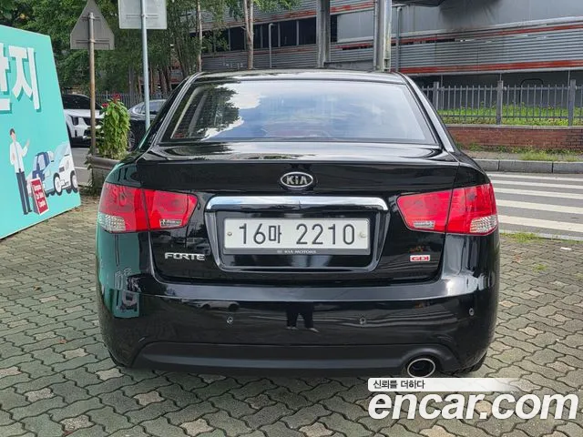 Kia Carens 2010 thumb 5