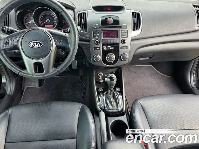Kia Carens 2010 thumb 6