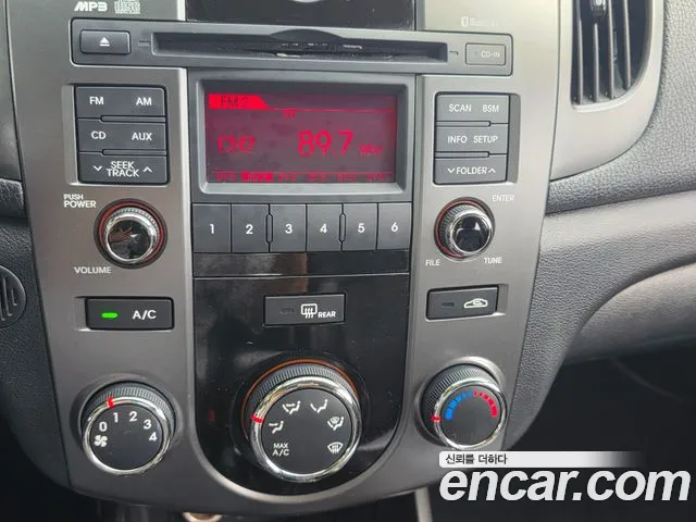 Kia Carens 2010 thumb 7