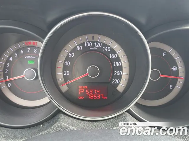 Kia Carens 2010 thumb 8