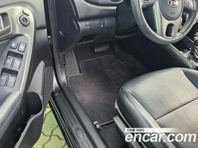 Kia Carens 2010 thumb 9