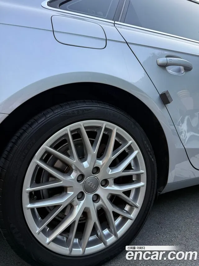 Audi A4 2015 thumb 5