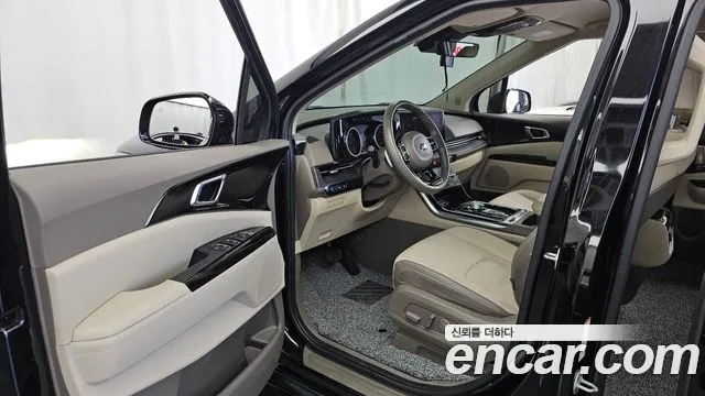 Kia Carnival 2021 thumb 10