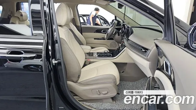 Kia Carnival 2021 thumb 11