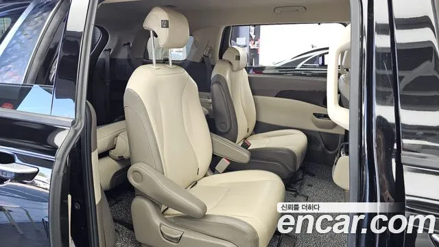 Kia Carnival 2021 thumb 12