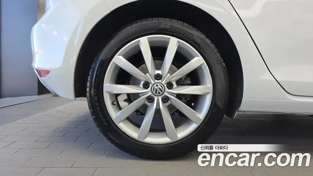 Volkswagen Golf Sportsvan 2016 thumb 5