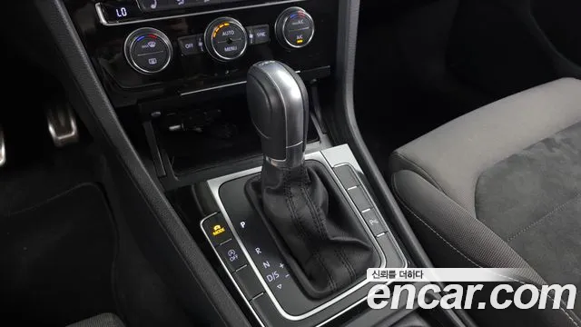 Volkswagen Golf Sportsvan 2016 thumb 9
