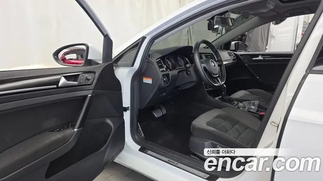 Volkswagen Golf Sportsvan 2016 thumb 10