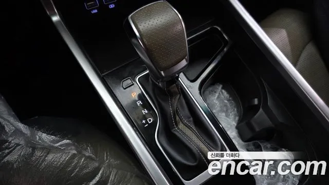 KG_Mobility_Ssangyong Torres 2023 thumb 9
