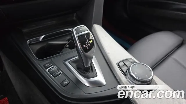 BMW 3-Series 2016 thumb 9