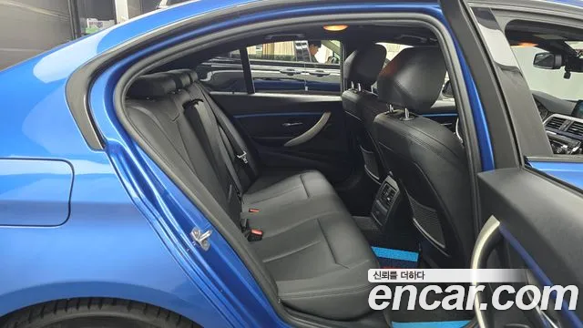 BMW 3-Series 2016 thumb 12