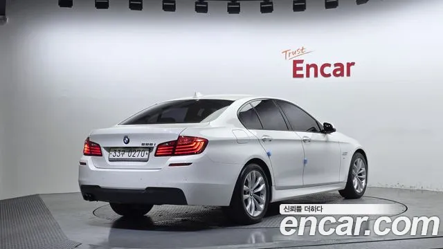 BMW 5-Series 2016 thumb 2