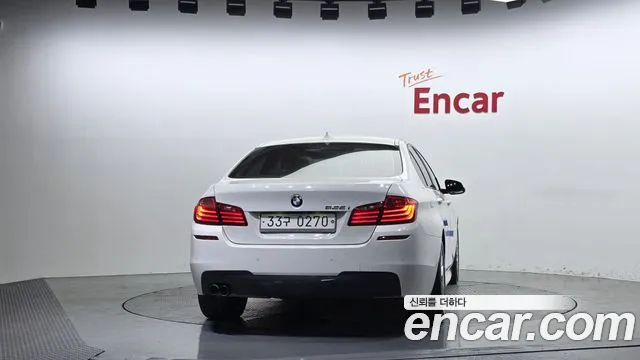 BMW 5-Series 2016 thumb 4