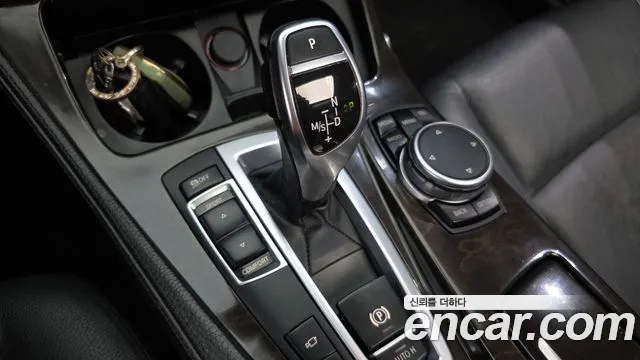 BMW 5-Series 2016 thumb 9