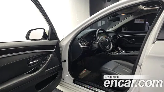BMW 5-Series 2016 thumb 10