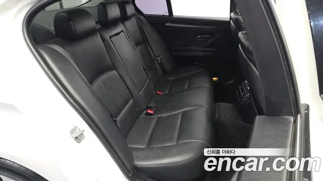 BMW 5-Series 2016 thumb 12