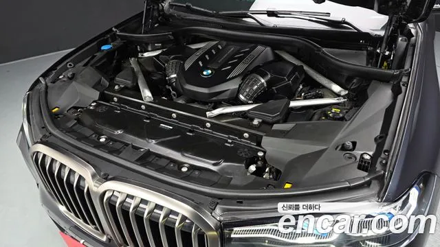 BMW X7 2021 thumb 6