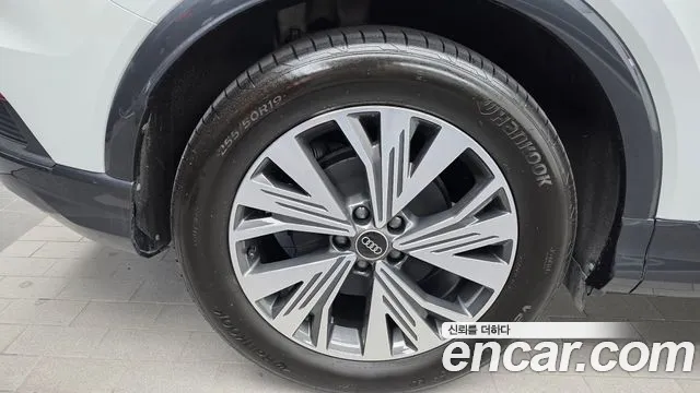 Audi Q4 e-tron 2025 thumb 5