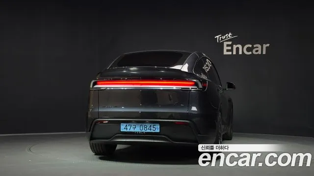 Tesla Model Y 2026 thumb 4