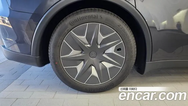 Tesla Model Y 2026 thumb 5