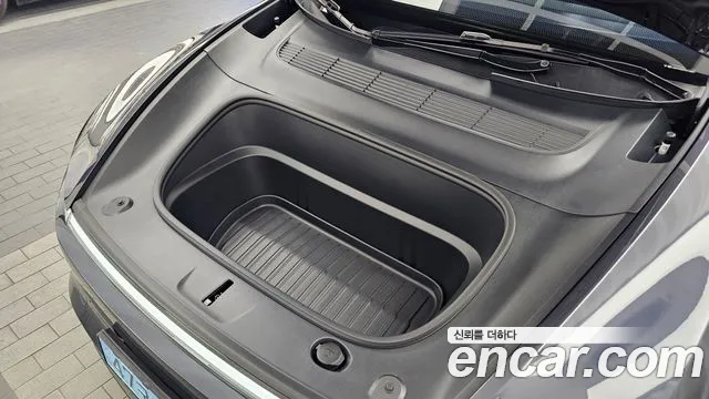 Tesla Model Y 2026 thumb 6