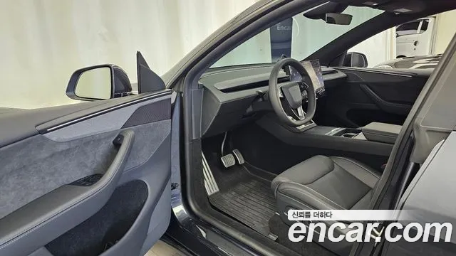 Tesla Model Y 2026 thumb 10