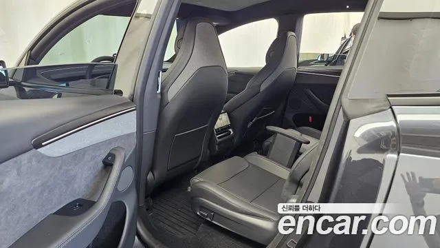 Tesla Model Y 2026 thumb 11