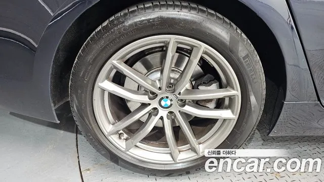 BMW 5-Series 2018 thumb 5