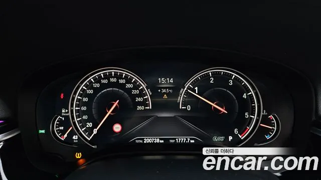 BMW 5-Series 2018 thumb 8