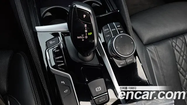 BMW 5-Series 2018 thumb 9