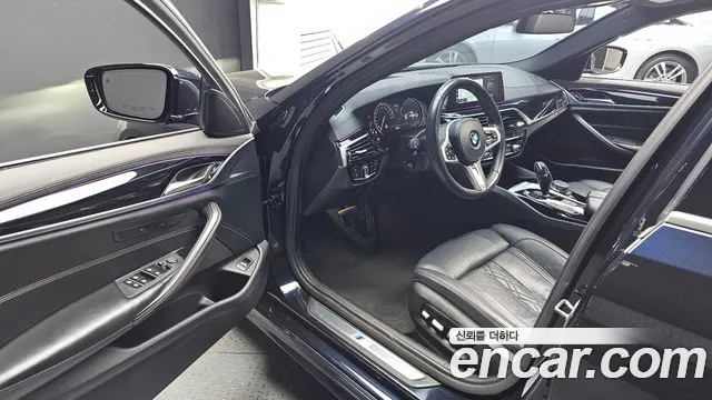 BMW 5-Series 2018 thumb 10