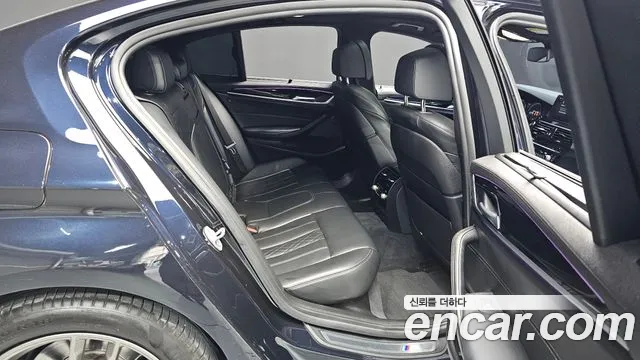 BMW 5-Series 2018 thumb 11