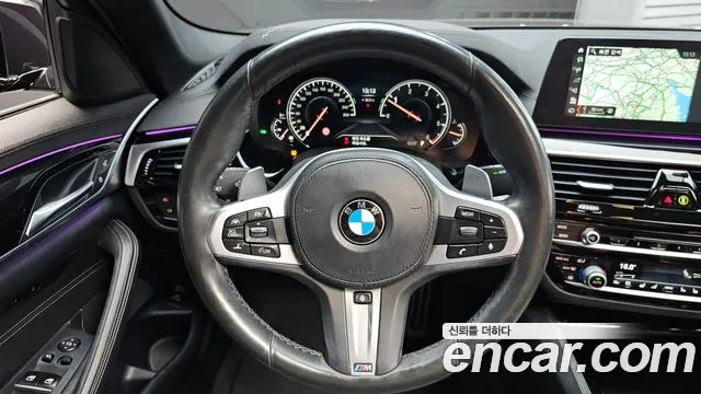 BMW 5-Series 2018 thumb 12