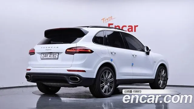 Porsche Cayenne 2017 thumb 2