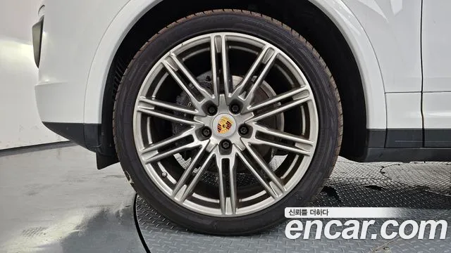 Porsche Cayenne 2017 thumb 5