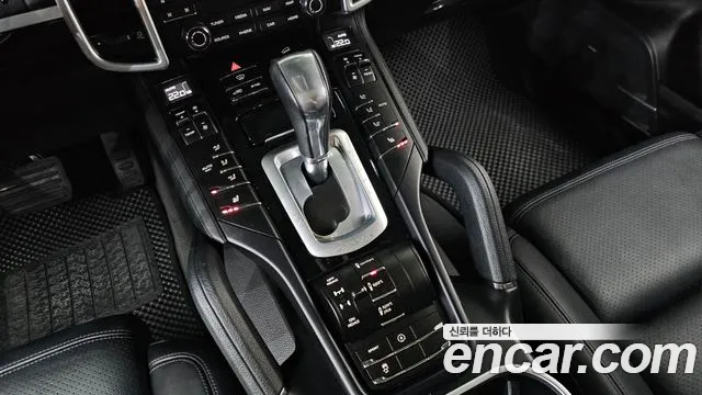 Porsche Cayenne 2017 thumb 9