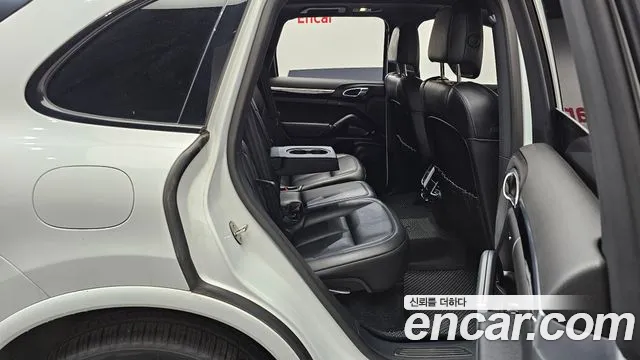 Porsche Cayenne 2017 thumb 12