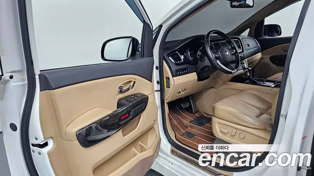 Kia Carnival 2018 thumb 10