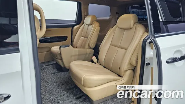 Kia Carnival 2018 thumb 11