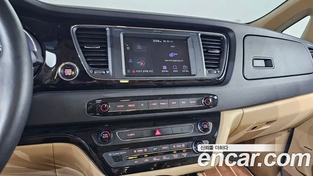 Kia Carnival 2018 thumb 12