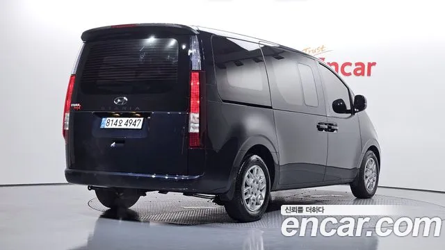 Hyundai Staria 2023 thumb 2