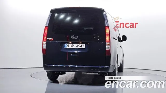 Hyundai Staria 2023 thumb 4