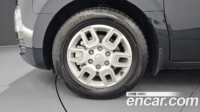 Hyundai Staria 2023 thumb 5