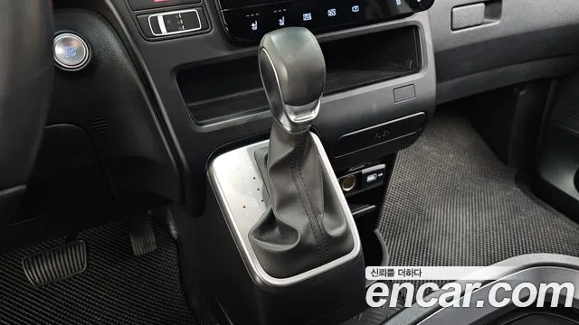 Hyundai Staria 2023 thumb 9