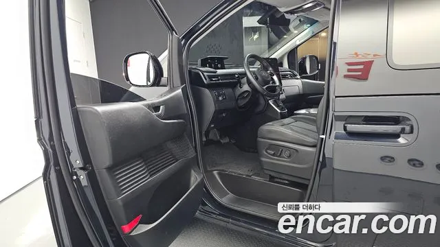 Hyundai Staria 2023 thumb 10